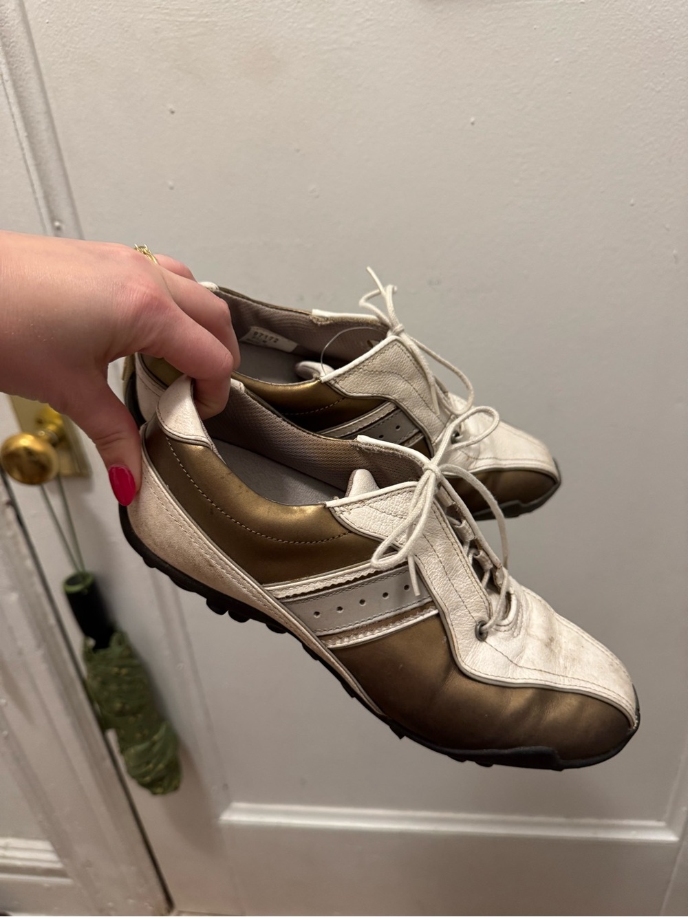 Women’s FootJoy LoPro Leather Golf Shoes size 7.5 gold and white